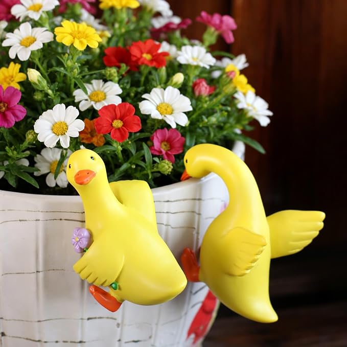 Set of 2 Cute Climbing Duck Statues Flower Pot Hugger, Resin Hanging Animals Figurine Outdoor Planter Pot Decorations for Home Garden Patio Lawn Yard Ornaments