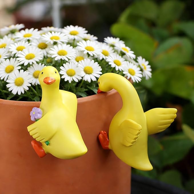 Set of 2 Cute Climbing Duck Statues Flower Pot Hugger, Resin Hanging Animals Figurine Outdoor Planter Pot Decorations for Home Garden Patio Lawn Yard Ornaments