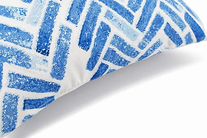 2 Pack Outdoor Throw Pillows, 18x18 Decorative Pillows with Insert, Waterproof Patio Cushions for Garden, Porch, Poolside, Soft Outdoor Pillows Decorative Pillow Covers for Indoor Outdoor