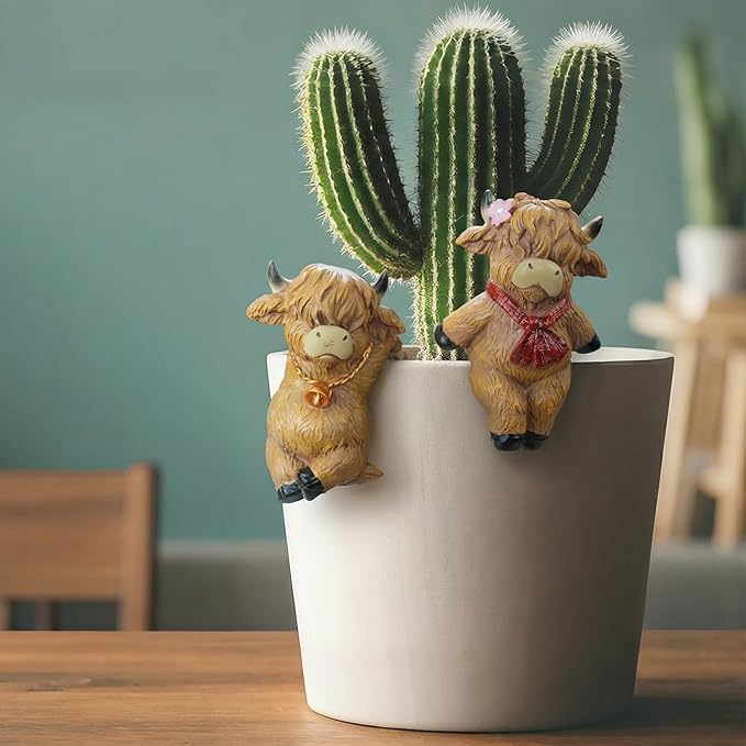 2PCS Highland Cow Statue Plant Pot Hugger