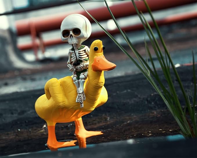 DS. DISTINCTIVE STYLE Style Fishing Skeleton Statue 4.5 Inch Mini Skull Figurines Halloween Gothic Decor Resin Cute Skull Fisher Sculpture for Outdoor Garden Pond Fountain Poolside