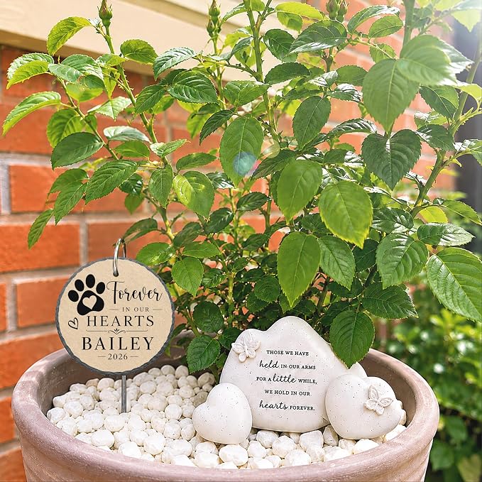 Personalized Pet Memorial Stone, Forever in Our Hearts Dog Cat Memorial Garden Stone, Passing Away Sympathy Gift for Loss of Dog, Waterproof Natural Slate Remembrance for Indoor Outdoor