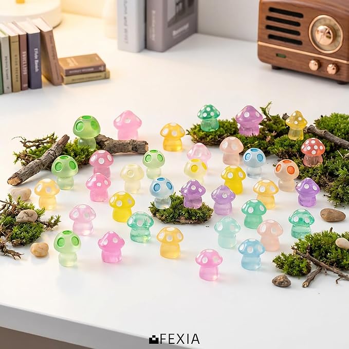 FEXIA 50pcs Mini Resin Mushrooms Little Mushroom Figures Tiny Figures Glow in the Dark for Aquariums Dollhouses Fairy Garden Mushroom Decor Landscape