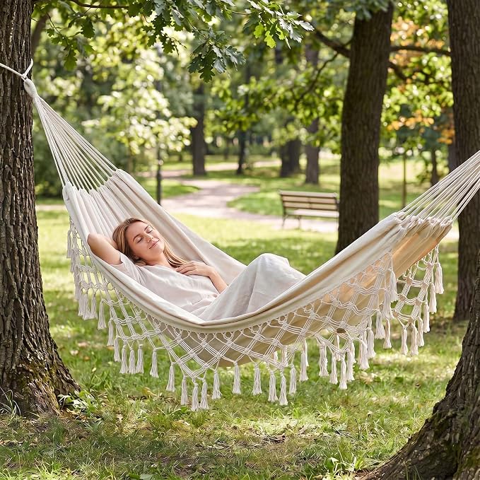 Bohemian White Double Canvas Hammock, Hand-Woven Tassel Boho Outdoor Hammock for Patio Balcony Garden, 2-Person Wedding Decoration, Supports 550 lbs