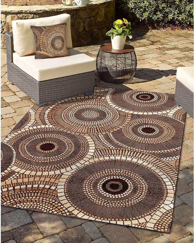 Liora Manne Marina Indoor/Outdoor Power Loomed Easy Care Pillows, Circles Brown, 18 x 18-Inch