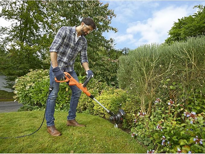Black+Decker BESTE628-QS - Cortabordes 550W, Ancho de Corte 28 cm, Mango telescópico, Rueda guía y desenrollado automático del Cable, Negro/Naranja